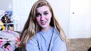 Папик трахает дочку в киску