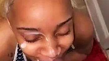 Эбони сосёт и трахается в жопу догги