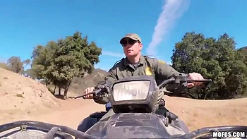 Отличный минет и трах в позе наездницы