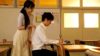 Adolescente asiatique baisée par une grosse bite