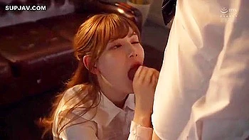 Japanische Brünette Tsumugi fickt unzensiert