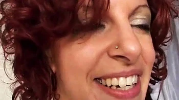 Gordinha espanhola chupando e cavalgando estilo cowgirl