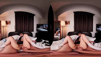 Азиатка-любительница сосет член и ебется в жопу