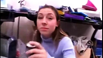 MILF com bunda grande fodida no doggy, cowgirl e missionário