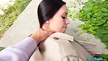 Morena tetona follada en público con Martin y Areta