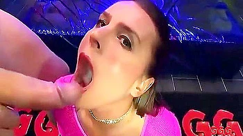 Barbie Sins e Susi Ggg dupla penetração, bukkake milf em grupo