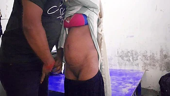 Indischer Schwager fickt seine sexy Desi Schwägerin