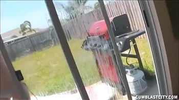 Garota de biquíni recebe uma quente porrada e pau grande