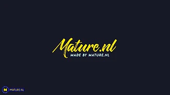 Follando a mi madrastra británica Eva Jayne y eyaculando en su cara