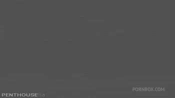 Американская брюнетка с большими сиськами ебется