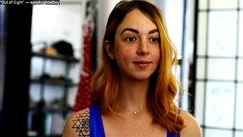 Maeve se masturba sola con fetiche de pies