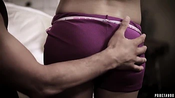 Cadey follada mientras cuida niños