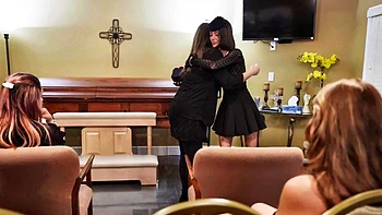 MILF traindo fodida com boquete, pé e facial