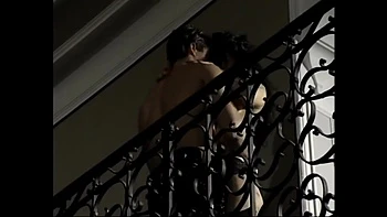 Brünette Dreier mit Analcreampie, Schlucken und Strümpfen