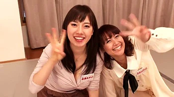 Biches japonaises en cowgirl lors d’une orgie