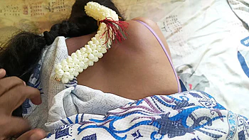 Geile Hausfrau leckt Fotze und wird im Doggy gefickt, Tamil Tante