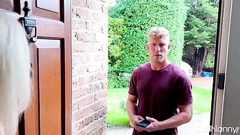 Luke Hardy und Lacey Starr ficken reife Frau hart beim Massage