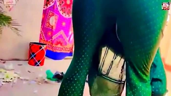 Nuevo video solo con la india Sara Khan