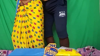 Хозяин магазина трахает девушек из Тамилнада