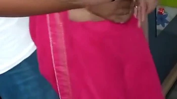 Пышногрудая индианка бабхи в красном сари жестко трахается