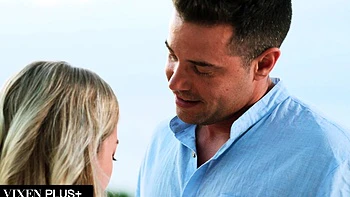 Ruiva Bella Spark chupa e engole pica grande