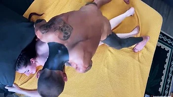 Daddy Hoss Kado fickt Nachbarin mit großen Titten und Arsch hart im POV Creampie