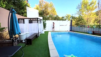 Selinah und Lena vernaschen sich in Dessous