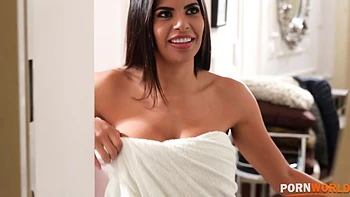 Стервец трахает пышногрудую соседку Шилу Ортегу в выходной