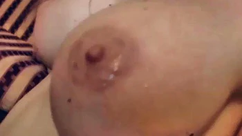 Grosse poitrine webcam suceuse de bite