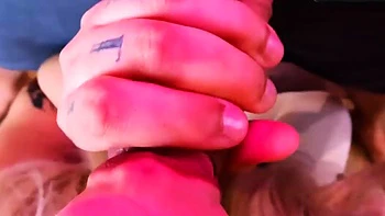 Эми делает жесткий липкий минет от первого лица