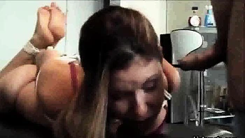 Fenna amarrada leva facial sujo