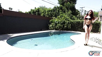 Tori folla duro anal sin condón como trans caliente