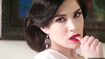 Manuel Ferrara fickt die Brünette Evelyn Claire mit riesigem Schwanz