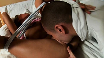 Порнозвезда Анастасия Накеева жестко трахнута сзади похотливым самцом