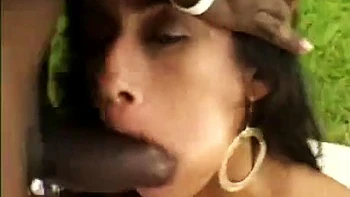 Brasilianerin fickt: Blowjob, Doggy und Reiterin