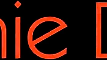 Транс-девушки Grooby мастурбируют с игрушками в соло