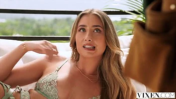 Lily Phillips se chupa y acaba con creampie en el enorme polla del contratista