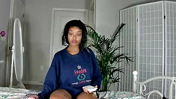 Ebony au gros cul se fait baiser fort