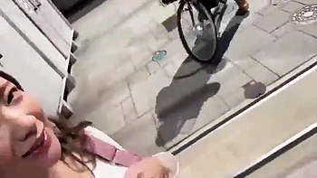 Соблазнение замужних японок с минетом и облизыванием