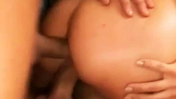 Milf baisée à deux: pipe, levrette, cowgirl