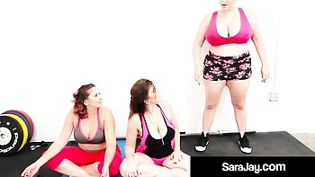 Sara Jay & Angelina Castro beim busenstarken lesbischen Fickspaß