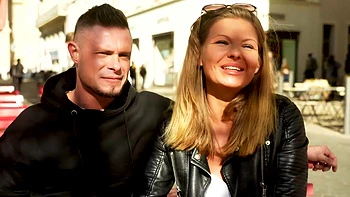 35-jährige französische MILF-Notarin im Dessous-Casting