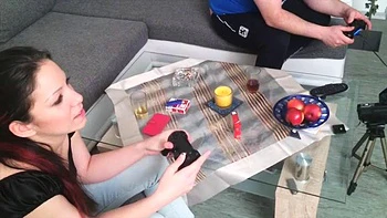 Milf alemana ruidosa chupando y montando a lo perrito y vaquera