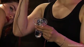 Ingrid rousse enseigne l'électrosex oral - orgasmes choquants et squirting