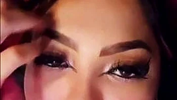 Chica amateur chupando la polla