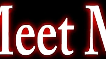 Busige Blondine Maggie Green spielt mit riesigen Titten