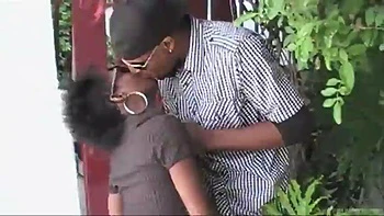 Puta negra fodida forte com boquete e doggy