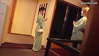 Asiatica tetona follada y corneada en trío al aire libre