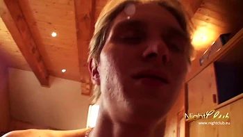 Loira peituda fazendo boquete e sendo fodida de quatro