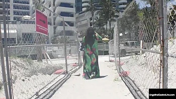 Angelina Castro latine aux gros seins et jouets